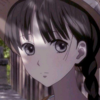 2岁幼童被困车内头发湿透